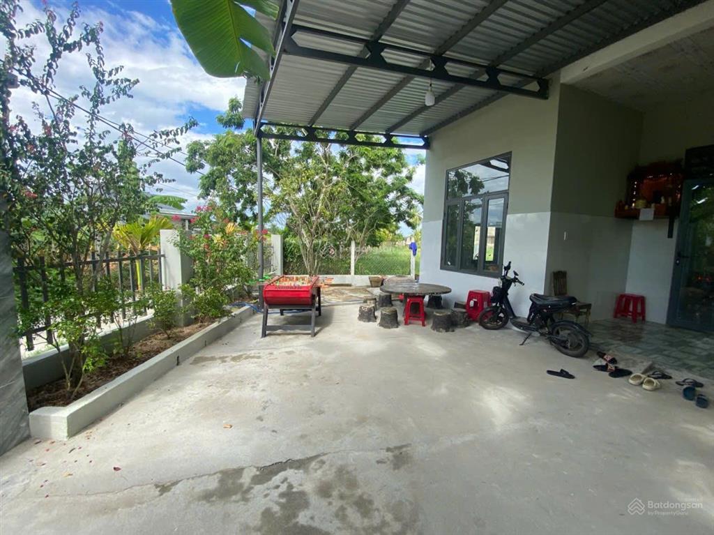 Nhà đẹp thôn hương lam  hoà tiến  ô tô đỗ trong sân