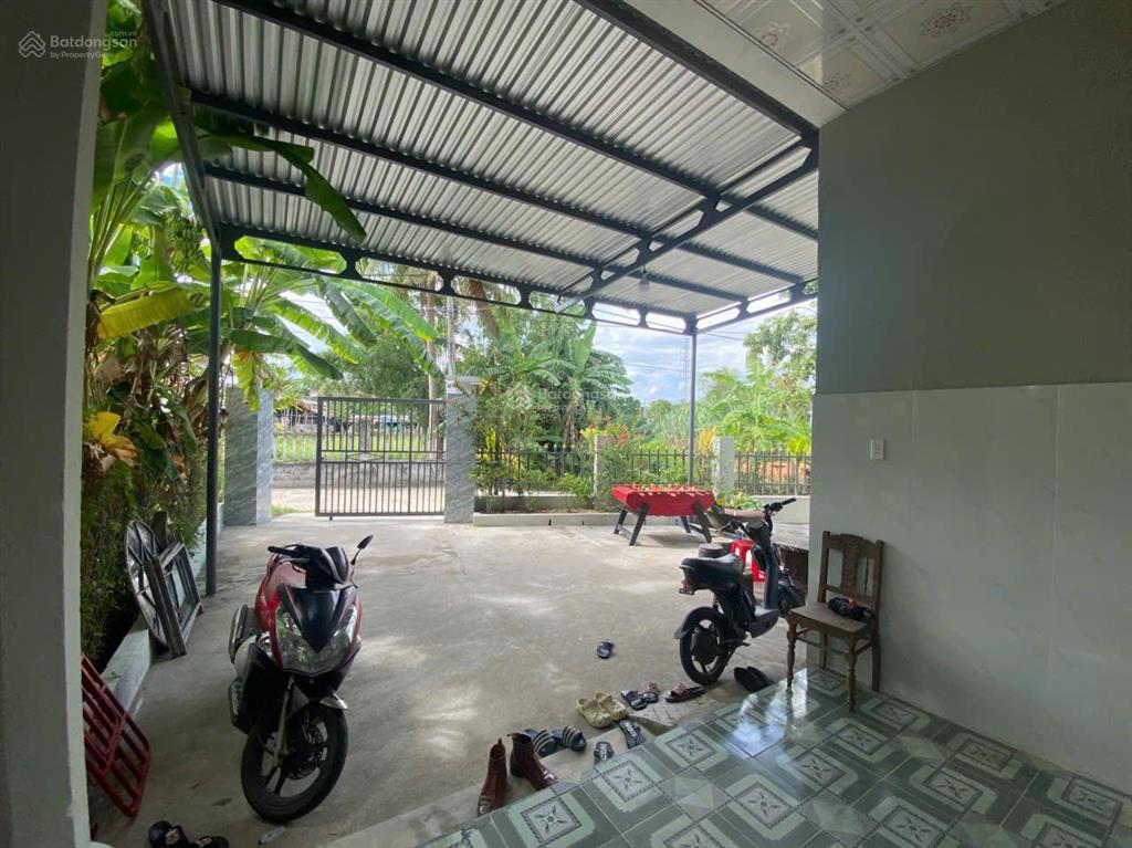 Nhà đẹp thôn hương lam  hoà tiến  ô tô đỗ trong sân