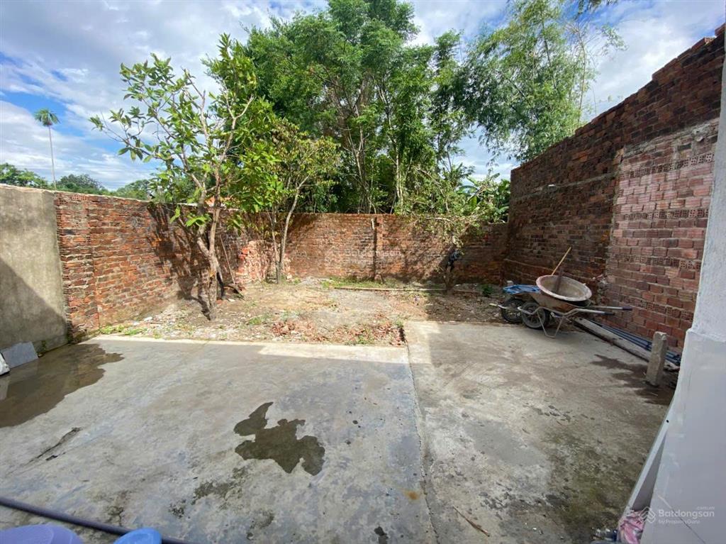 Nhà đẹp thôn hương lam  hoà tiến  ô tô đỗ trong sân