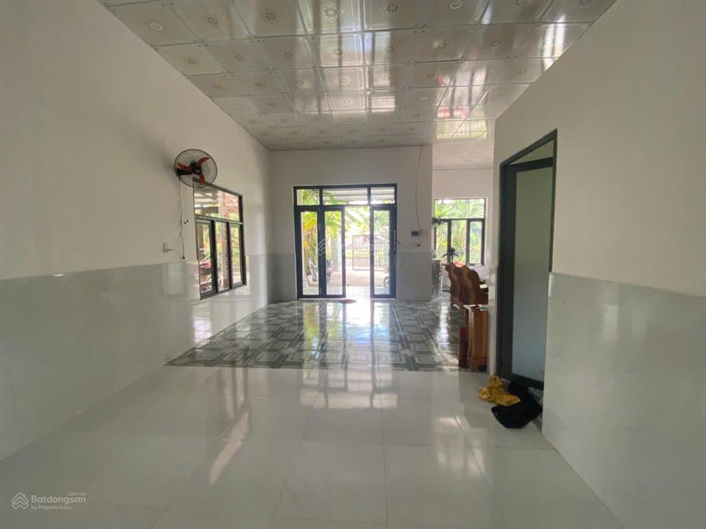 Nhà đẹp thôn hương lam  hoà tiến  ô tô đỗ trong sân