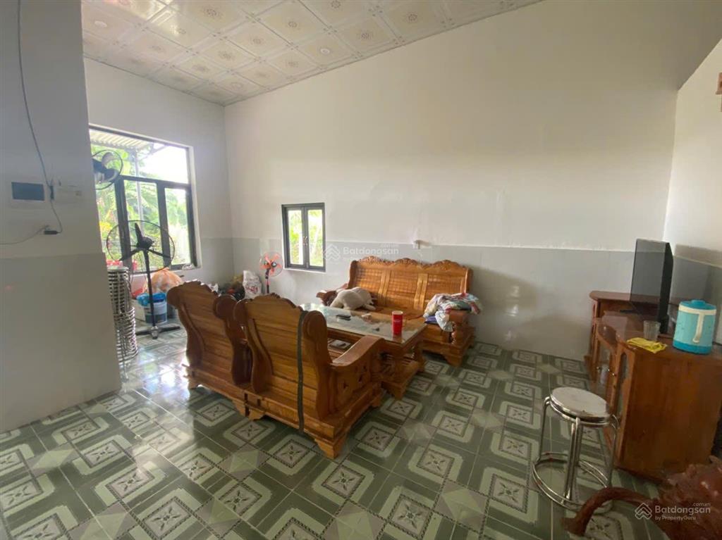 Nhà đẹp thôn hương lam  hoà tiến  ô tô đỗ trong sân