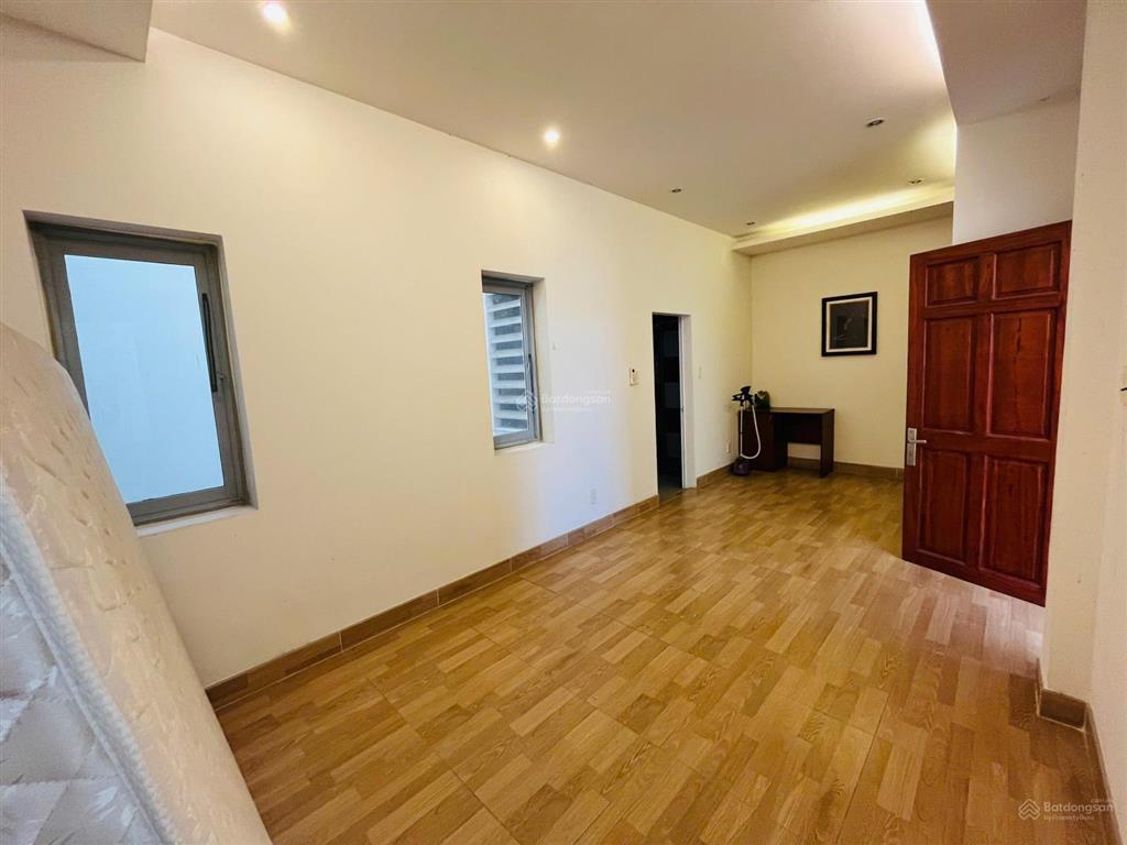 Biệt thự dưới 10tỷ 7x16m 3tầng 5pn 4wc nở hậu có gara ô tô,sân,bc,giếng trời  giá chốt 9,9tỷ