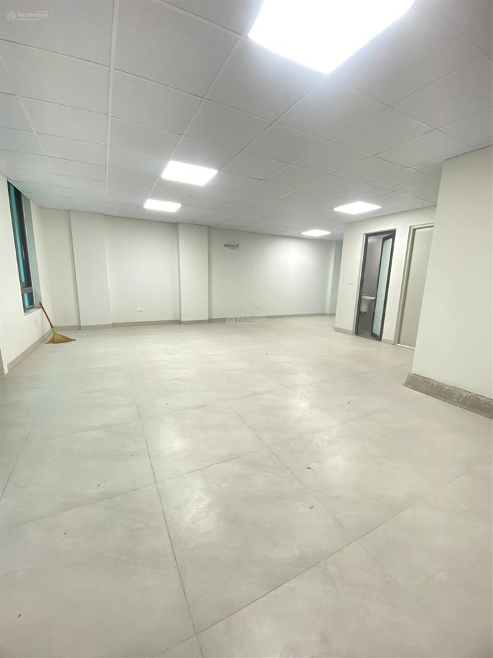 Bán nhà phân lô ô tô tránh dừng đỗ vỉa hè đá bóng kd sầm uất dt 80m  mt 4,8m giá 30 tỷ nhỉnh