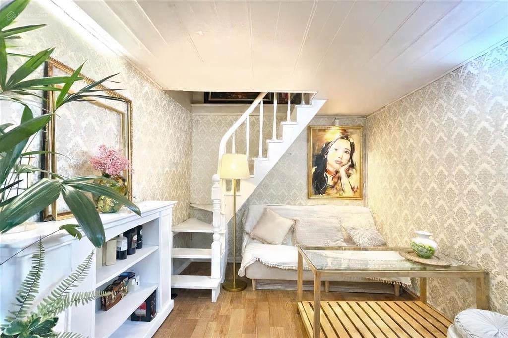 Chỉ 3tỷ hơn có ngay hộ khẩu hoàn kiếm với 2pn wc  khách bếp riêng biệt full nội thất 3p ra hồ gươm