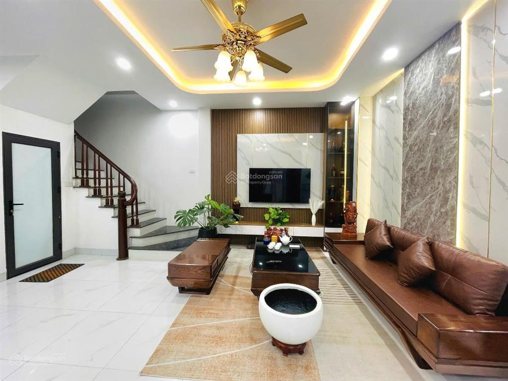 Phân lô ngọc khánh gần ô tô ngõ to  nhà mới full nội thất nhập ngoại dt 36m2*5 tầng giá 9 tỷ nhỉnh