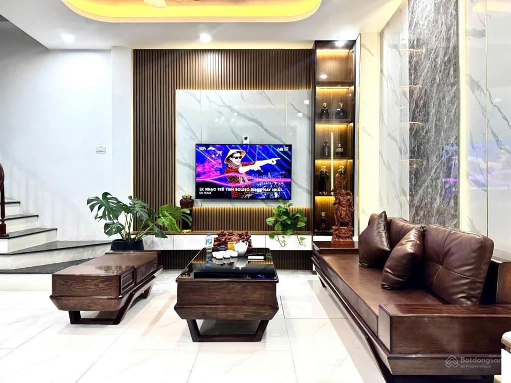 Phân lô ngọc khánh gần ô tô ngõ to  nhà mới full nội thất nhập ngoại dt 36m2*5 tầng giá 9 tỷ nhỉnh