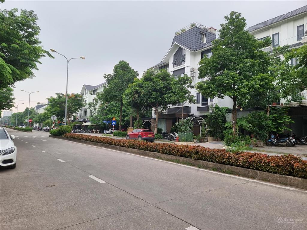 Cho thuê bt 4 tầng tại geleximco  lê trọng tấn, mặt đường 30m kinh doanh 12 triệu, 80m2