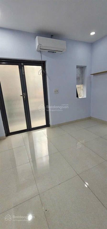 Nhà bán 5,3 tỷ, trần hưng đạo, quận 1, cách hxh 10 m, 2 tầng, dt 28 m2
