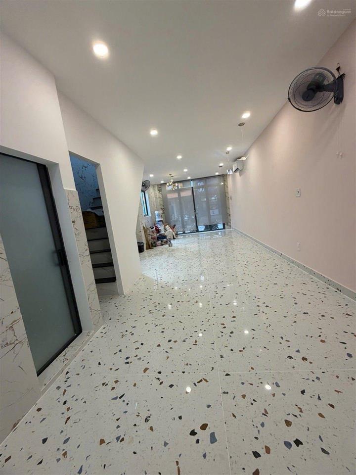 Nhà mặt tiền lê hồng phong, p.2, q.5 ngang 4,3m dài 11 công nhận 27m2 1 trệt 1 lầu giá 8 tỷ mô tả