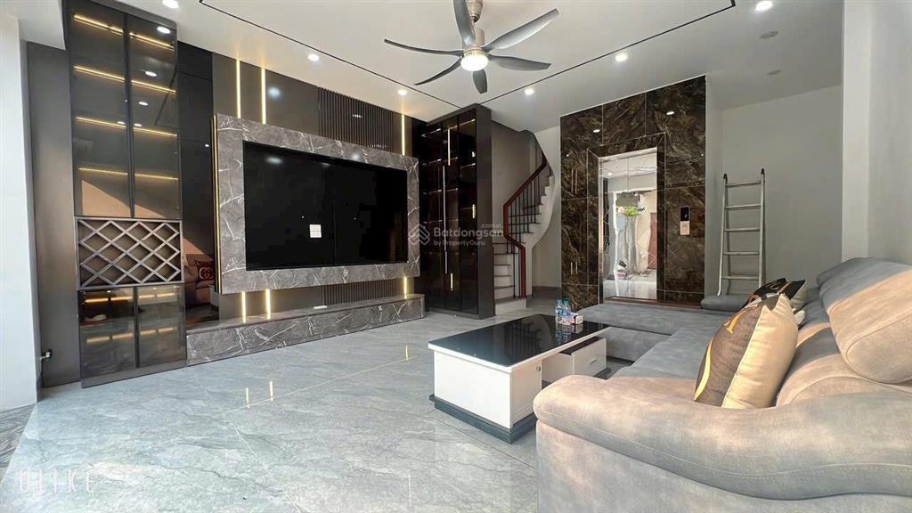 Chính chủ cho thuê nhà đàm quang trung long biên diện tích 45m 6 tầng thang máy f