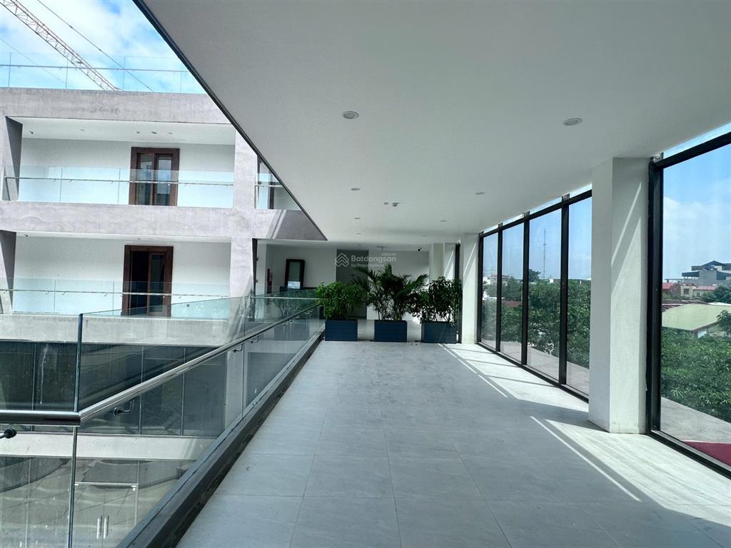 Cho thuê tòa nhà văn phòng phạm khắc quảng, việt hưng, long biên. vị trí cực đẹp lô góc
