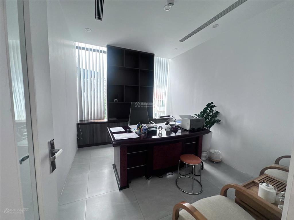 Cho thuê tòa nhà văn phòng phạm khắc quảng, việt hưng, long biên. vị trí cực đẹp lô góc