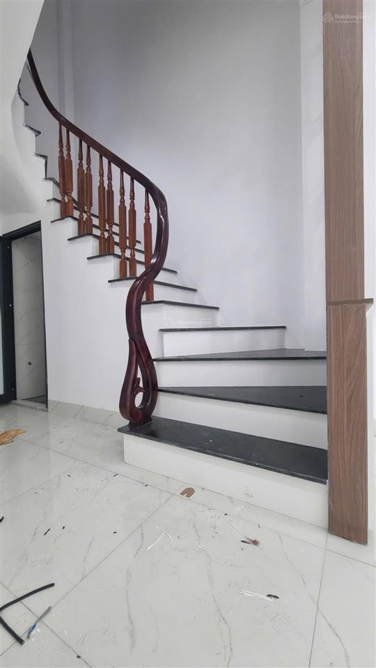 Bán nhà mới gia lâm ô tô đỗ cửa đường nhựa rộng, ô tô tránh nhau, dừng đỗ
