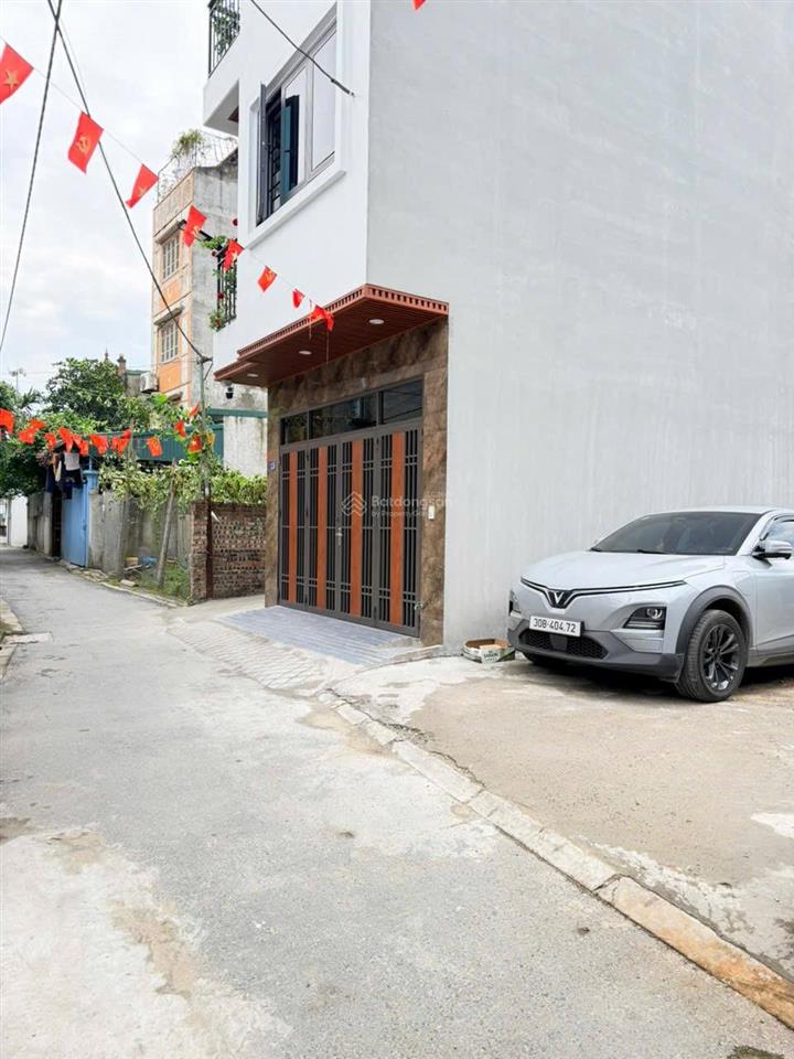 Bán đất trung tâm gia lâm đường rộng 13m ô tô đỗ trong đất diện tích 55m, sổ vuông vắn
