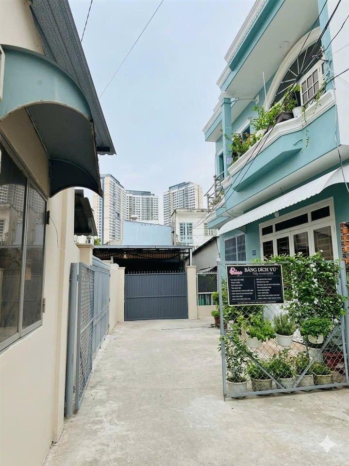 Dt 95m2, ngang rộng (6,6m) giá 6,3 tỷ,chỉ có (66,8 tr/m2). 2 tầng. đ nguyễn duy trinh, tp thủ đức