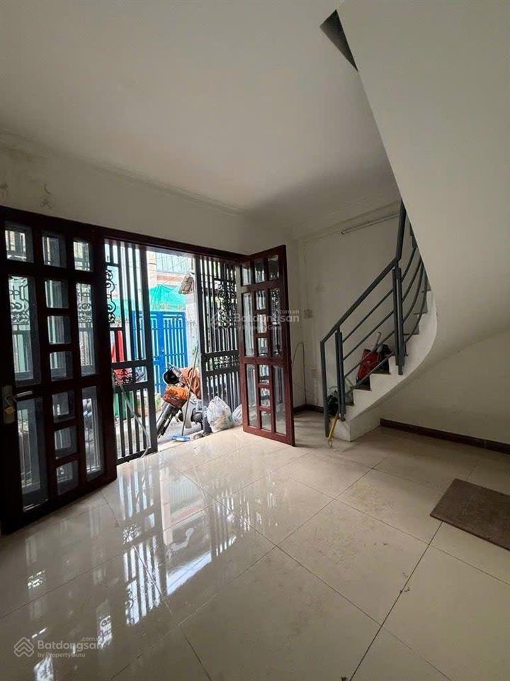 * diện tích 35m2, 3,5 tỷ, nhà 2 tầng. đường nguyễn duy trinh, thủ đức
