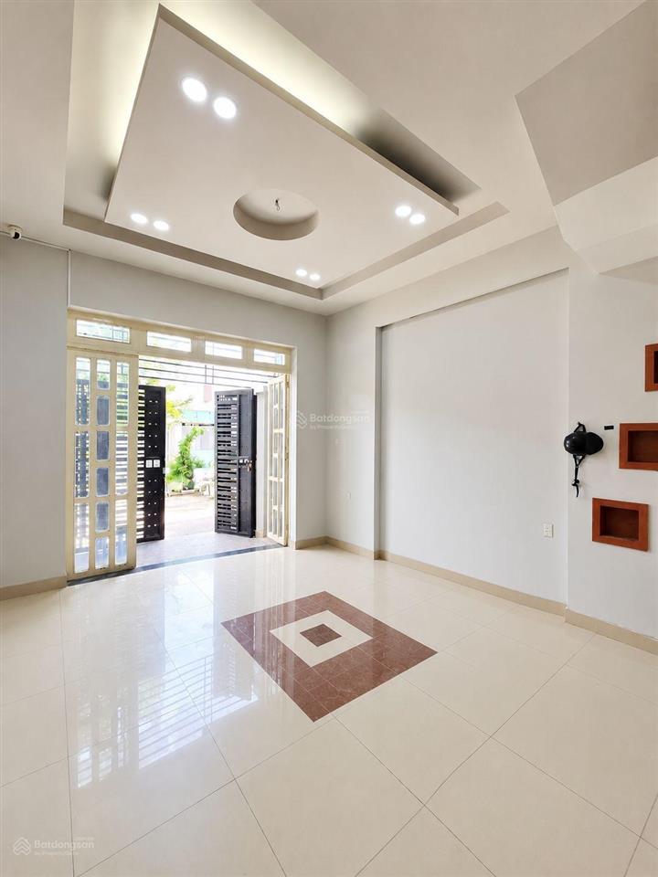 Giá 8,2 tỷ
 dt 58 m², 1 trệt 2 lầu. đường nguyễn duy trinh, bình trưng, tp thủ đức
