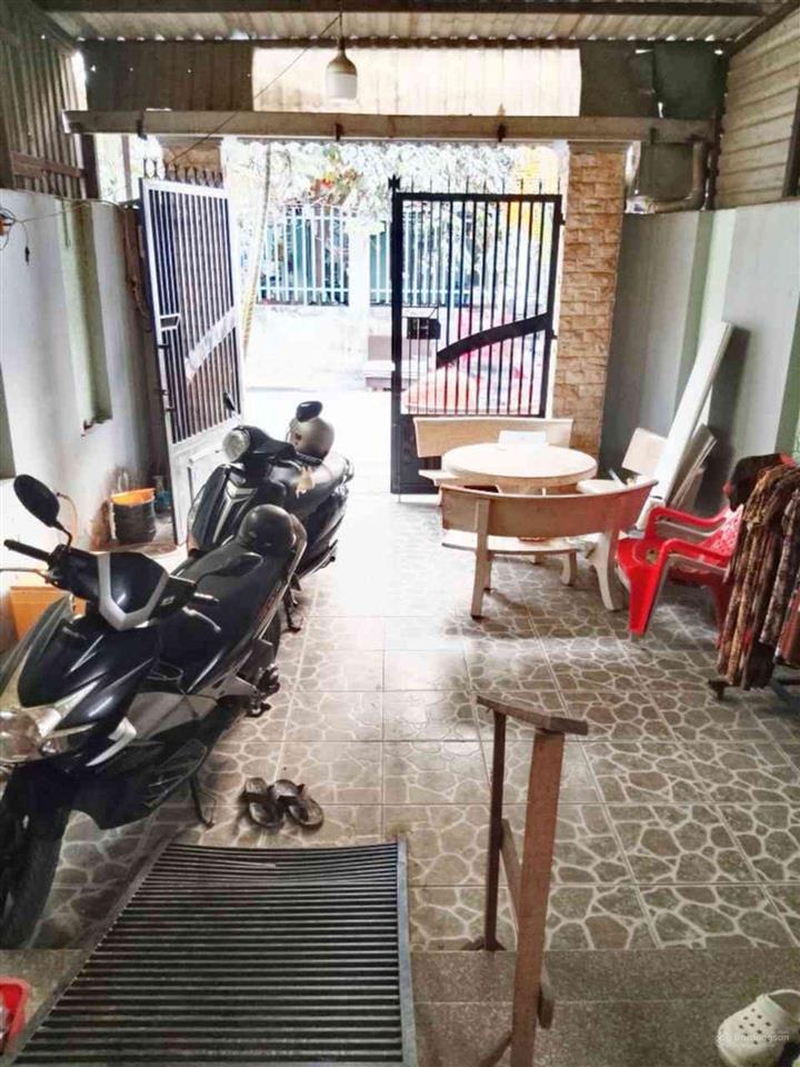 Nhà bán dt 83m2 (4,65 x 17,8m), giá 4.5 tỷ. đường nguyễn duy trinh, p. long trường, thủ đức