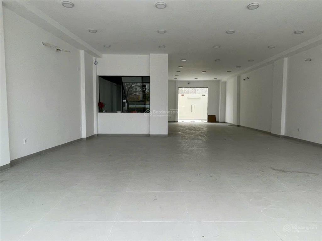 Nhà mới xây ngang 9m  mặt tiền điện biên phủ  đối diện cổng trường đh hutech  quận bìhh thạnh