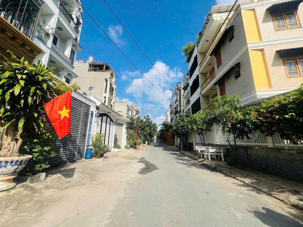 Bán lô đất mặt tiền 73tr/m2 đất ở xây dựng cao, thích hợp ở hoặc làm văn phòng, khu dân trí