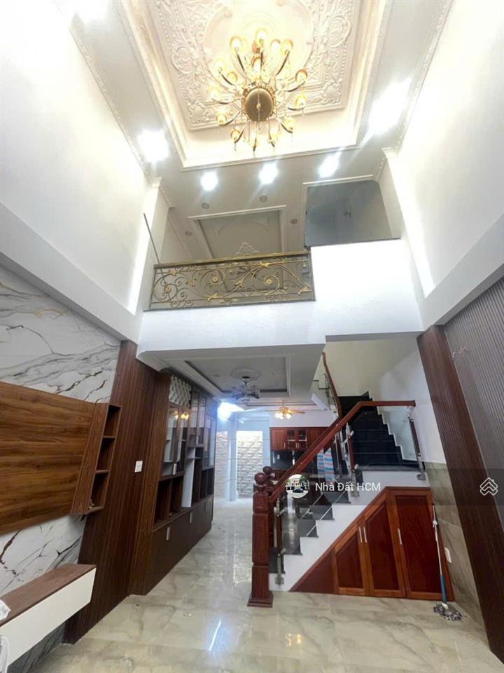 Hàng hiếm bán nhanh nhà 4 tầng sát phạm văn đồng, đường 8m có vỉa hè hoàn công đầy đủ