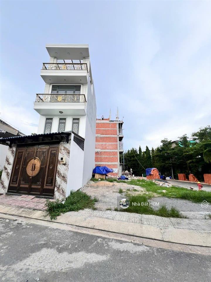 Hàng hiếm bán nhanh nhà 4 tầng sát phạm văn đồng, đường 8m có vỉa hè hoàn công đầy đủ