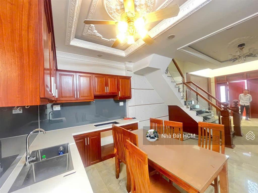 Hàng hiếm bán nhanh nhà 4 tầng sát phạm văn đồng, đường 8m có vỉa hè hoàn công đầy đủ