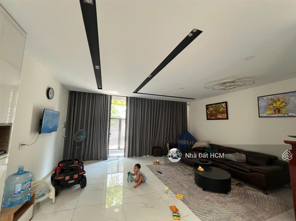 Nhà đẹp dọn vào ở ngay, sát mặt đường 17, gần ngay đại học ngân hàng nhà ngang 6m vuông vức