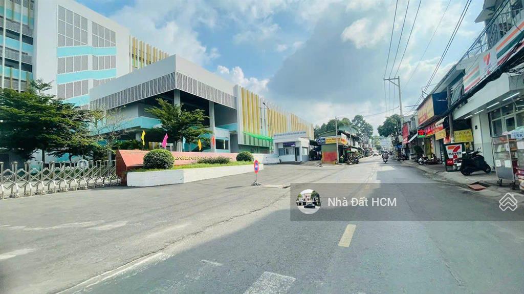 Nhà đẹp dọn vào ở ngay, sát mặt đường 17, gần ngay đại học ngân hàng nhà ngang 6m vuông vức