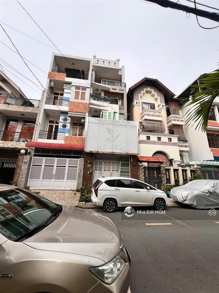 Hàng hiếm himlam linh chiểu nhà 5 tầng đối diện công viên  ngang 4,5m hoàn công đầy đủ khu dân trí