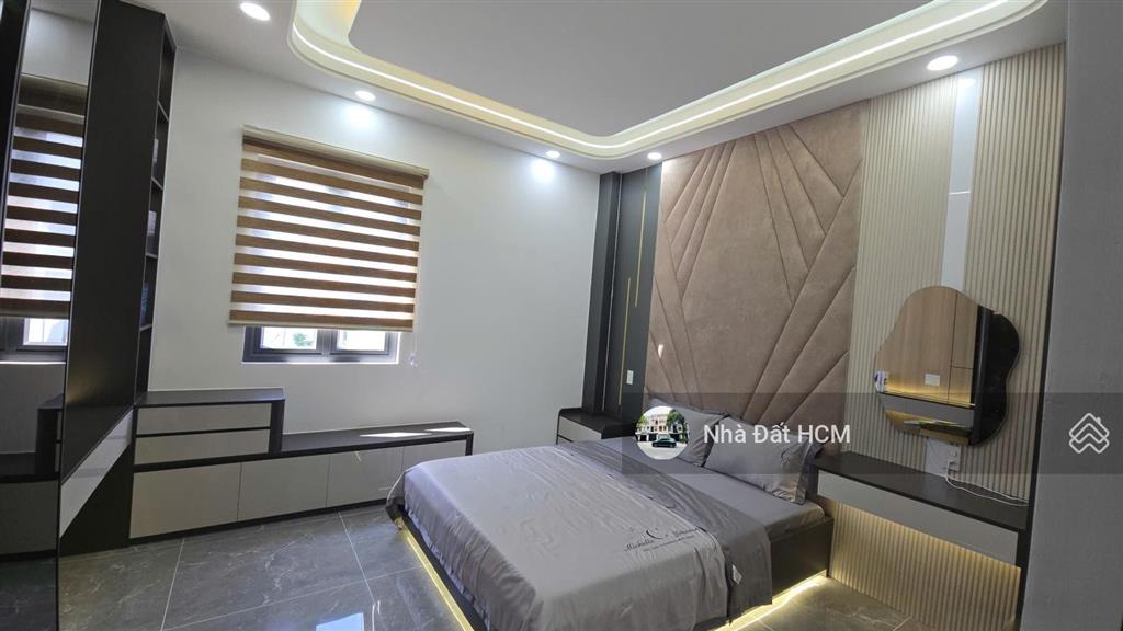 Nhà 1/phạm văn đồng, đường trước nhà 8m, vỉa hè cây xanh 2 bên, nhà 4 tầng hoàn công chuẩn