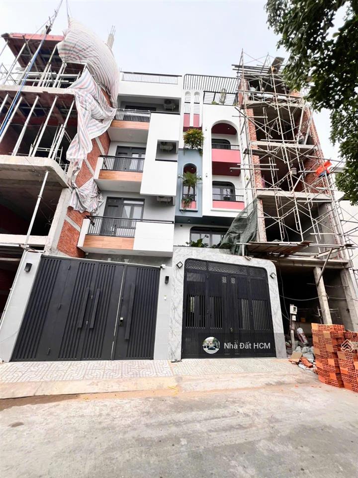 Nhà 1/phạm văn đồng, đường trước nhà 8m, vỉa hè cây xanh 2 bên, nhà 4 tầng hoàn công chuẩn