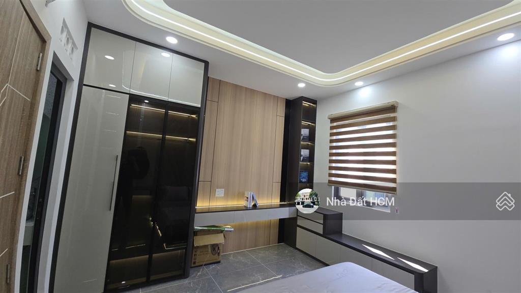 Nhà 1/phạm văn đồng, đường trước nhà 8m, vỉa hè cây xanh 2 bên, nhà 4 tầng hoàn công chuẩn