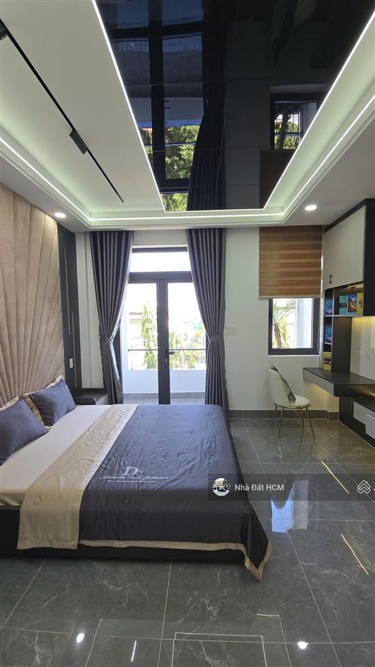 Nhà 1/phạm văn đồng, đường trước nhà 8m, vỉa hè cây xanh 2 bên, nhà 4 tầng hoàn công chuẩn