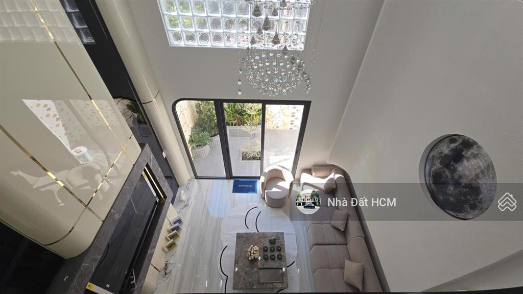 Nhà 1/phạm văn đồng, đường trước nhà 8m, vỉa hè cây xanh 2 bên, nhà 4 tầng hoàn công chuẩn