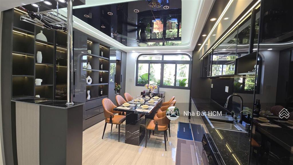 Nhà 1/phạm văn đồng, đường trước nhà 8m, vỉa hè cây xanh 2 bên, nhà 4 tầng hoàn công chuẩn