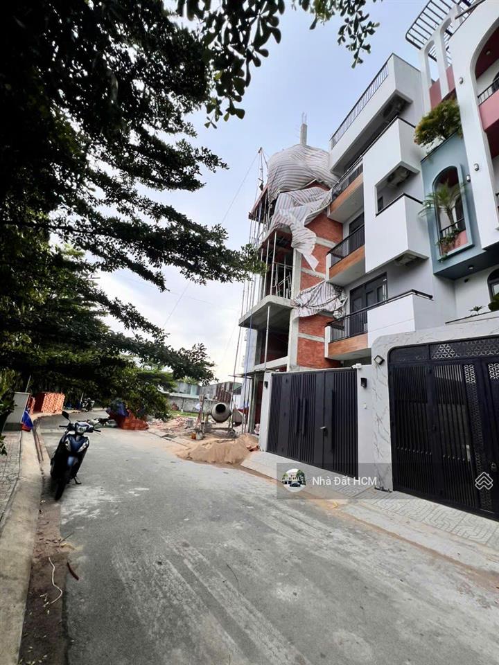 Nhà 1/phạm văn đồng, đường trước nhà 8m, vỉa hè cây xanh 2 bên, nhà 4 tầng hoàn công chuẩn