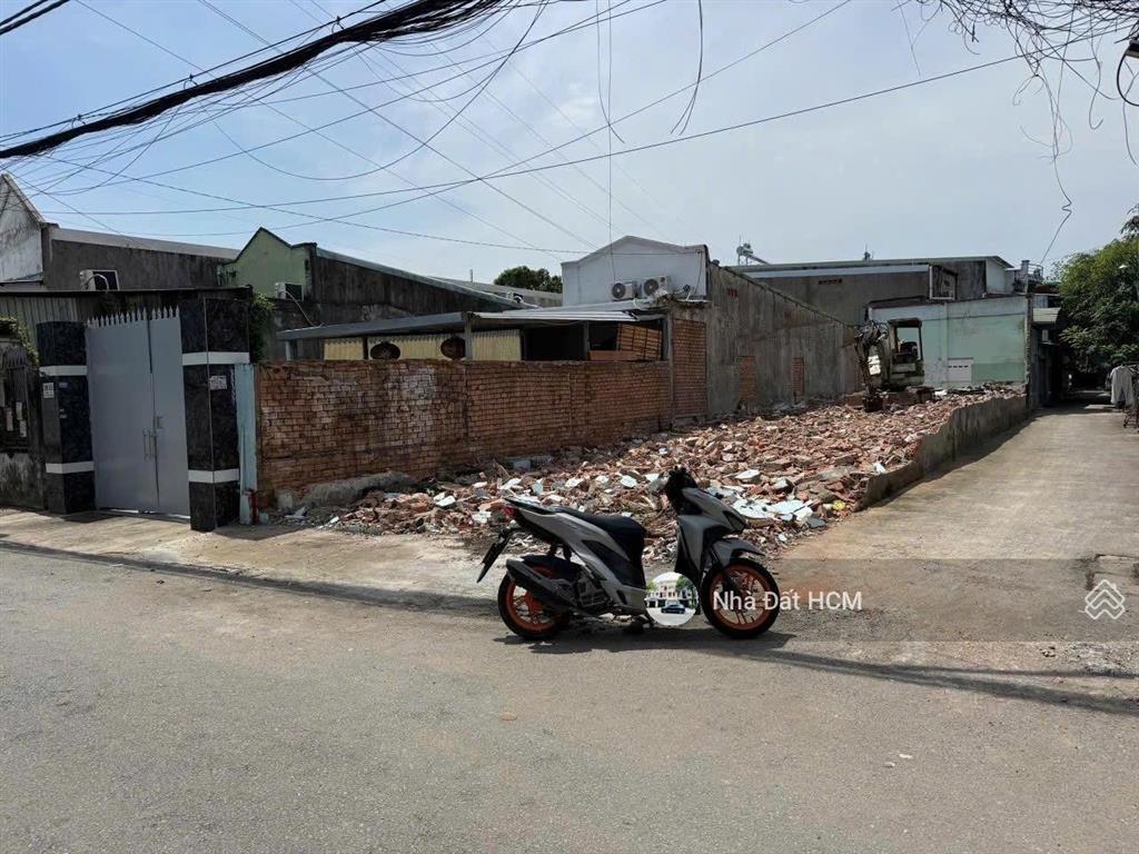 Bán 56,9m2 đất ngay mặt đường 11 ô tô tránh nhau, xây full đất, khu dân trí
