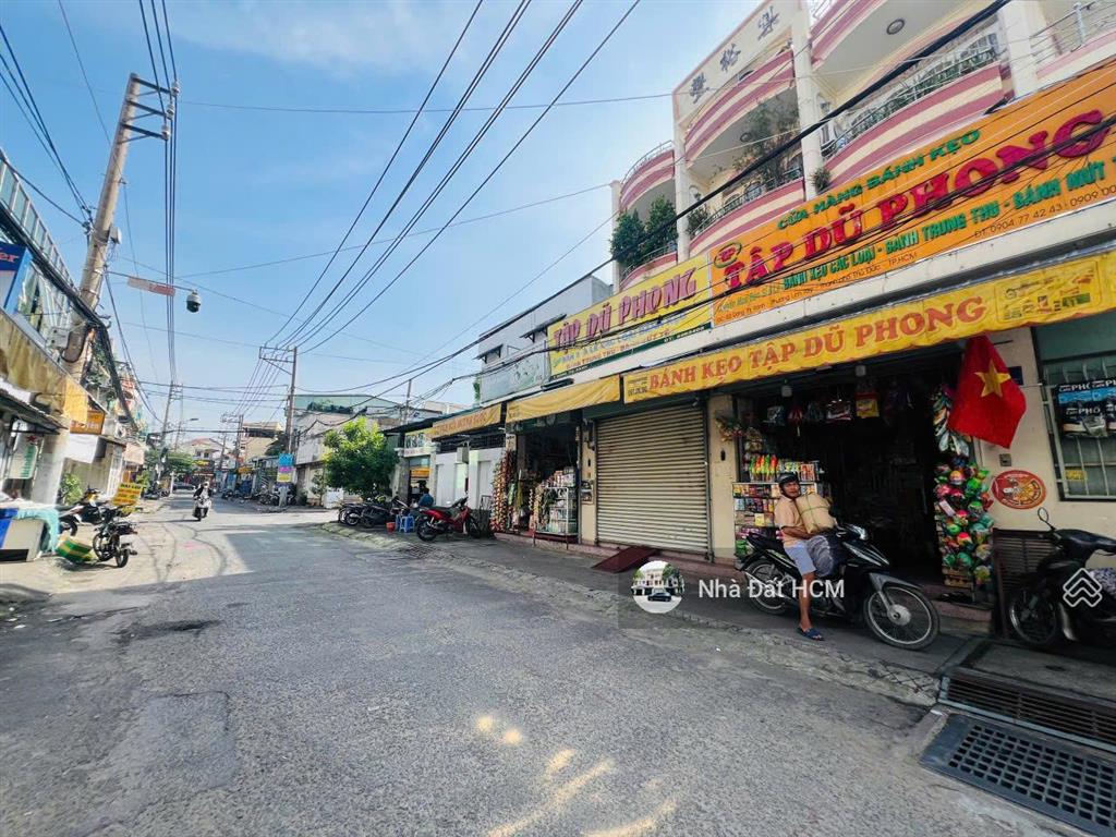 Nhà mặt tiền ngay chợ thủ đức, ngang 5.8m, đường rất rộng xây cao, thuận tiện kinh doanh buôn bán