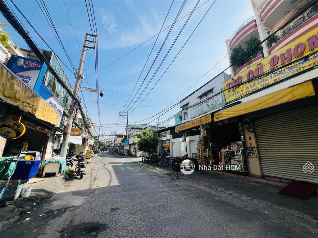 Nhà mặt tiền ngay chợ thủ đức, ngang 5.8m, đường rất rộng xây cao, thuận tiện kinh doanh buôn bán