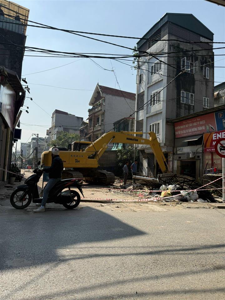 Bán đất tặng nhà vị trí đẹp cách đường mở rộng chục mét