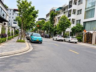 Bán nhà phú thượng  120m tây hồ  vỉa hè ô tô tránh 2 mặt ngõ ô tô kinh doanh tốt.