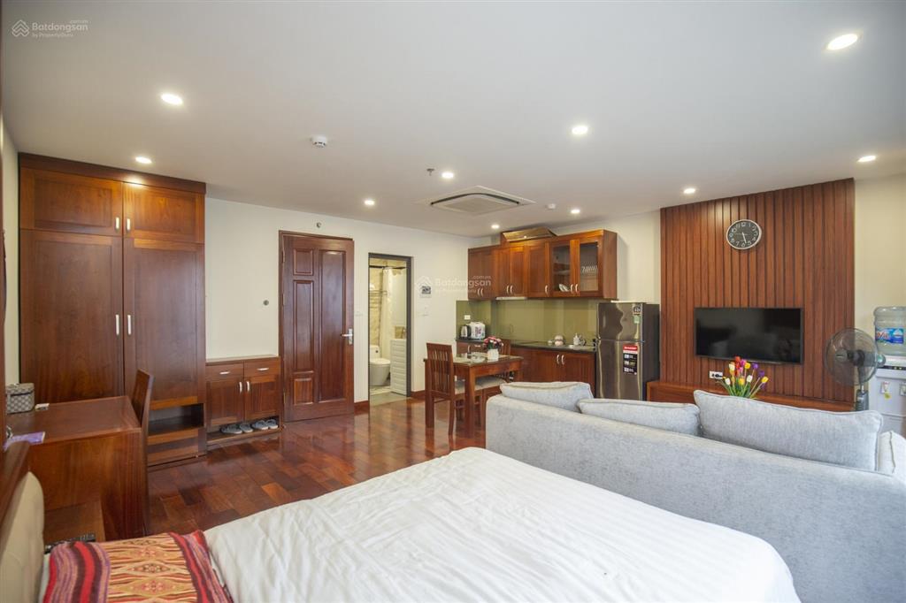 Cho thuê căn hộ dịch vụ phố đào tấn 1 phòng ngủ, 50m²