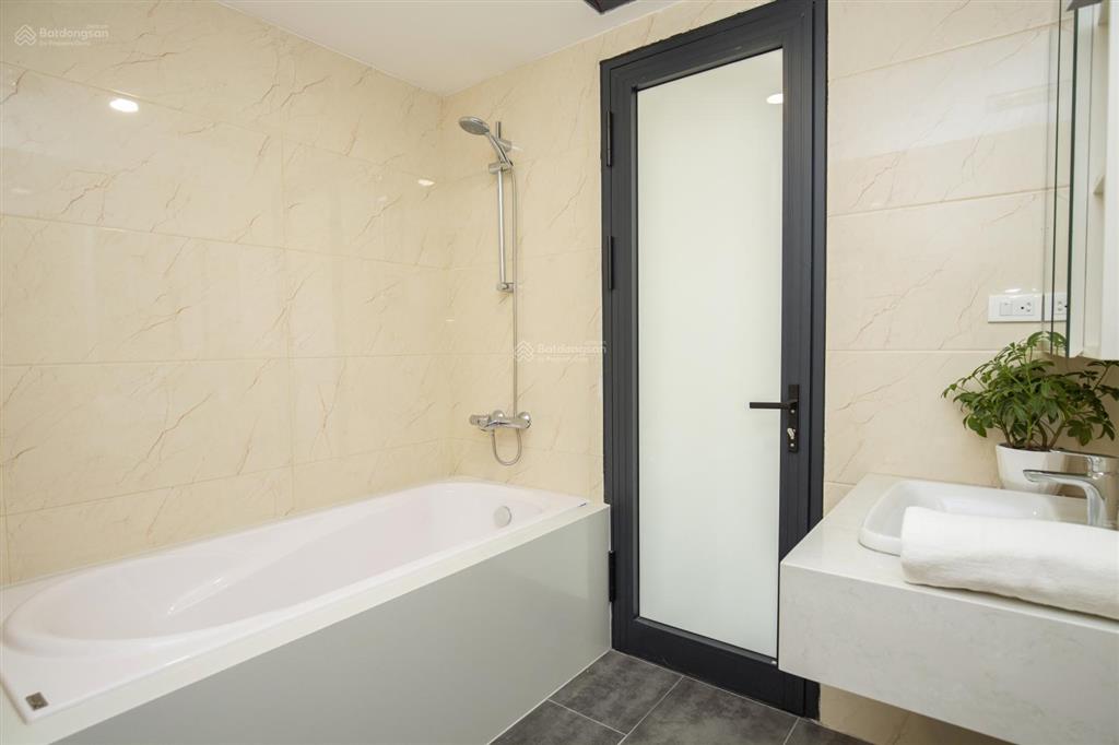 Tòa nhà sumitomo cho thuê căn hộ dịch vụ 1 phòng ngủ diện tích 45m2 tại phố linh lang