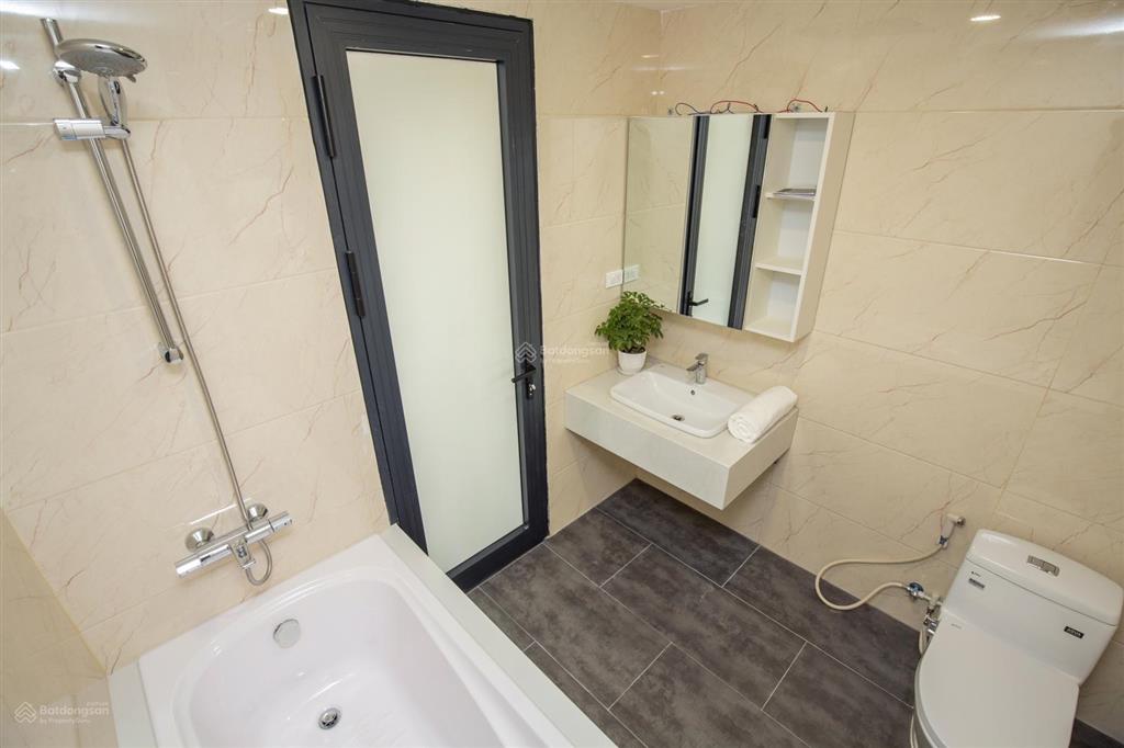 Tòa nhà sumitomo cho thuê căn hộ dịch vụ 1 phòng ngủ diện tích 45m2 tại phố linh lang