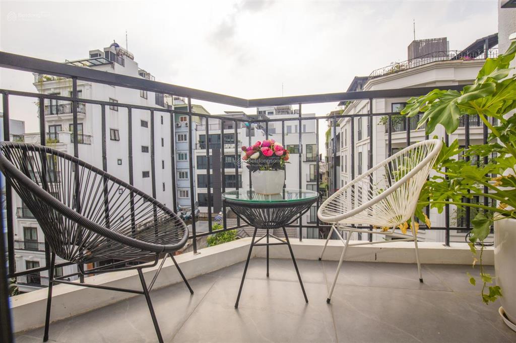 Tòa nhà sumitomo cho thuê căn hộ dịch vụ 2 ngủ 80m2 tại linh lang gần lotte