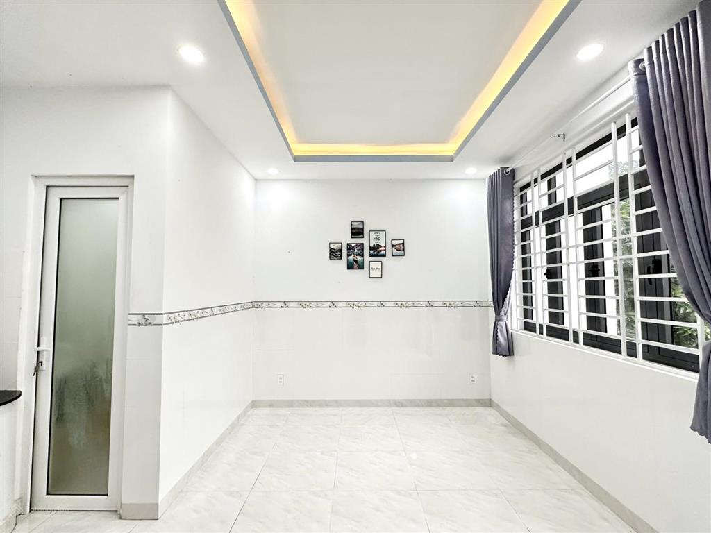 Phòng ban công, sau đh vhu, ueh, mật mã, kdc 13e intresco, nguyễn văn linh, bình chánh