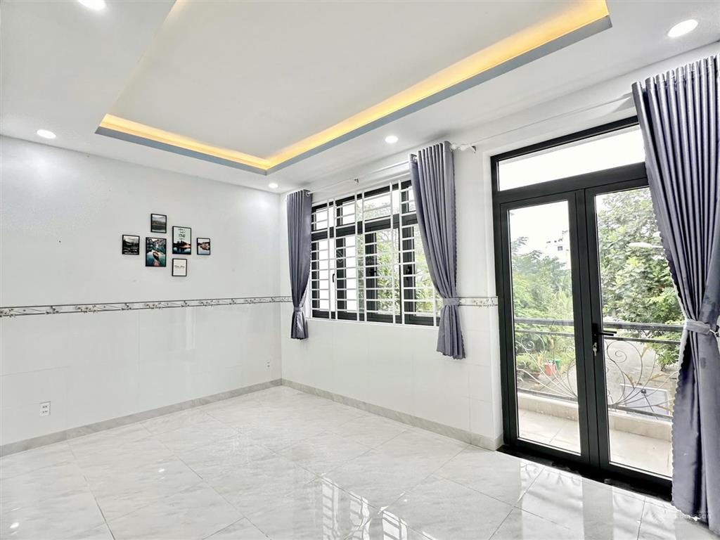 Phòng ban công, sau đh vhu, ueh, mật mã, kdc 13e intresco, nguyễn văn linh, bình chánh