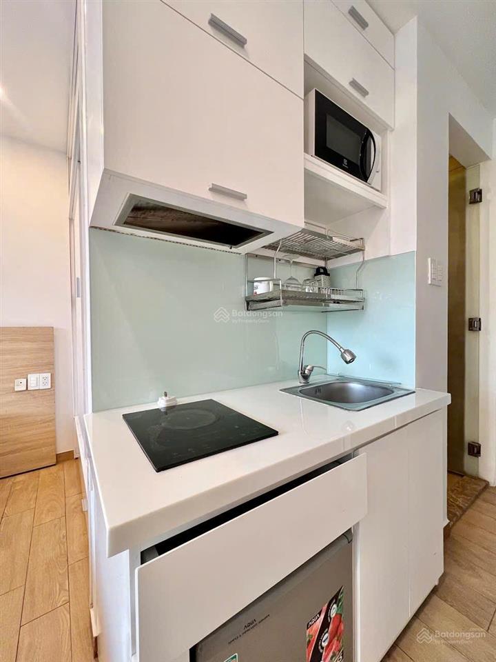 Cho thuê căn hộ ban công thang máy hai bà trưng quận 1 gần công viên lê văn tám, chợ tân định