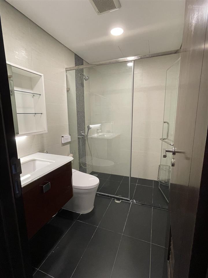 Cho thuê 2 ngủ 2 wc 120m2 hoàng thành tower  114 mai hắc đế nội thất cao cấp vào ở ngay